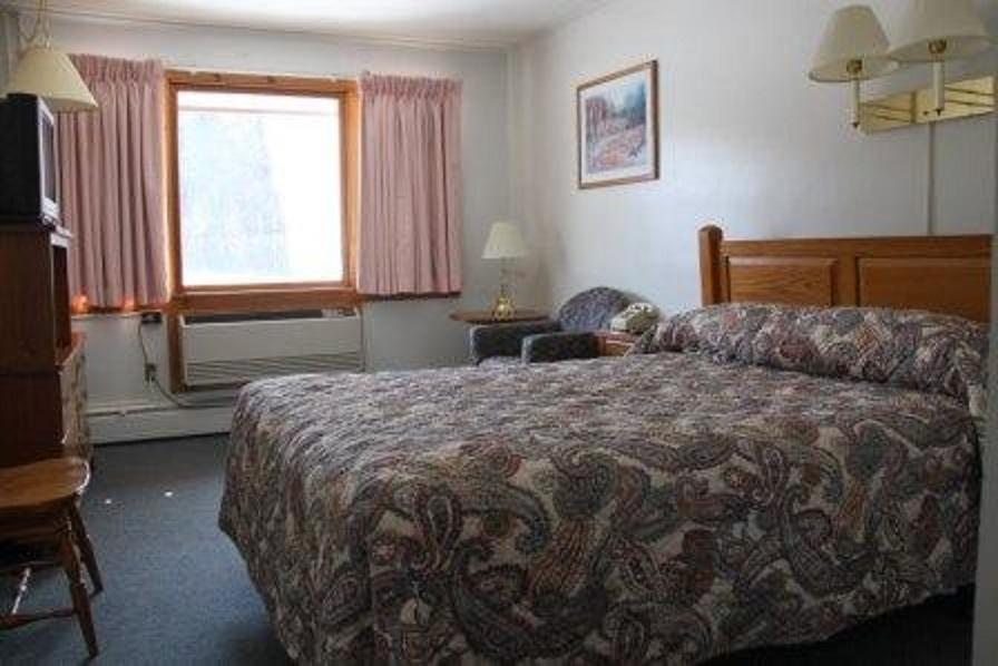 Blackwater Falls State Park Lodge Davis Room photo